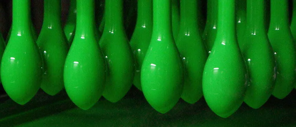 Proces-wulkanizacji-a-trwałosc-dekoracji-balonowych-dlaczego-balony-pekaja