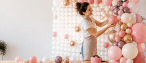 ile-balonow-na-scianke-i-girlande